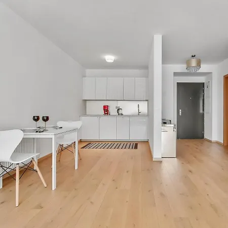 Luxury Under Castle Peaceful Old Town Retreat *