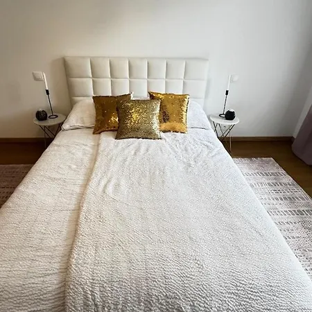Daire Luxury Under Castle Peaceful Old Town Retreat *